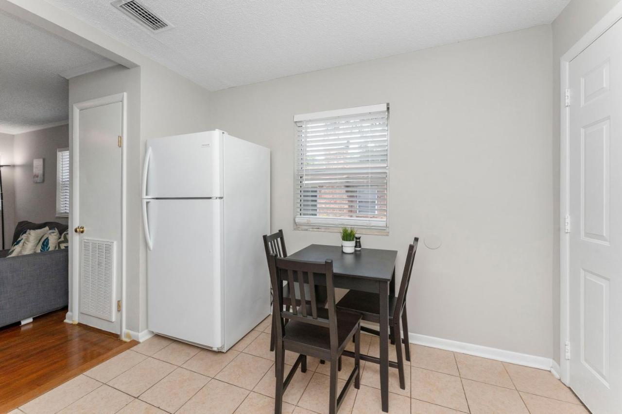 King Bedroom 2Bed1Bath Sleeps 4 Close To Town Center Downtown Beach Mayo Clinic 잭슨빌 외부 사진