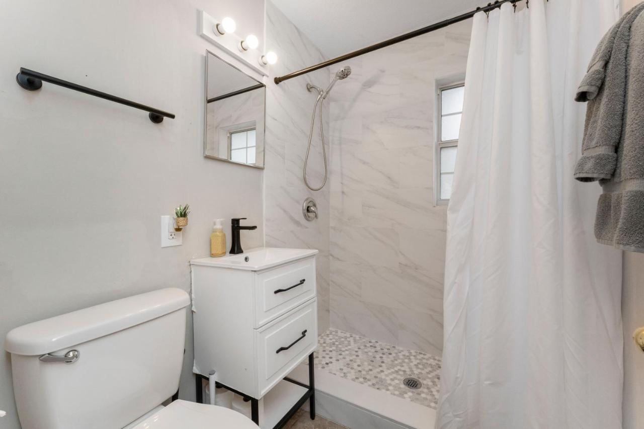 King Bedroom 2Bed1Bath Sleeps 4 Close To Town Center Downtown Beach Mayo Clinic 잭슨빌 외부 사진
